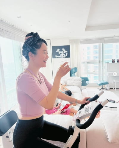 Jang Young-ran, taking care of her body at home