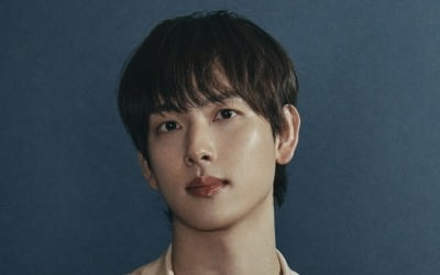 Im Siwan: “Intentional mix and match in 'Smartphone'”