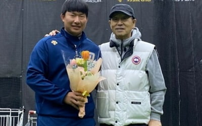 Chan-hee Park, the 'strongest baseball player', signs a contract with Dinos