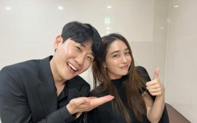Young Tak and Lee Min-jung, two shots in a warm atmosphere