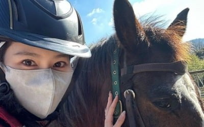TWICE's Sana reveals horseback riding hobby