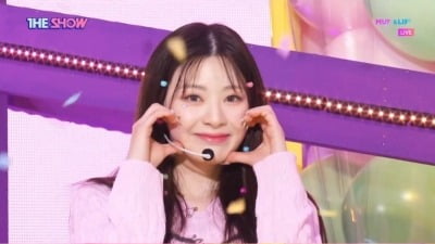 STAYC takes first place on 'The Show' upon comeback
