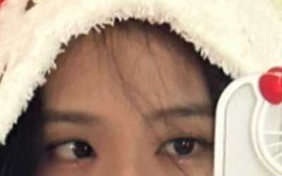 Blackpink Jisoo, plastered with Hello Kitty