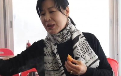 Baek Ok-ja "I'm so busy making a living that I can't even dream of grilled clams."