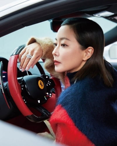 Kim Hee-sun rode a Ferrari supercar