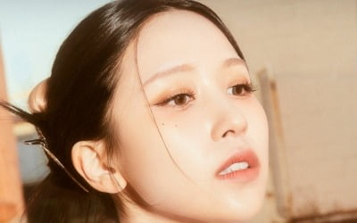 TWICE's Sana, Jihyo, and Mina release personal teasers for new album 'READY TO BE'