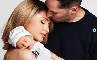 'Surrogate mother' Paris Hilton says she wants a daughter and keeps trying
