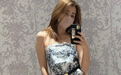 Park Ha-sun, boldly exposing her stomach