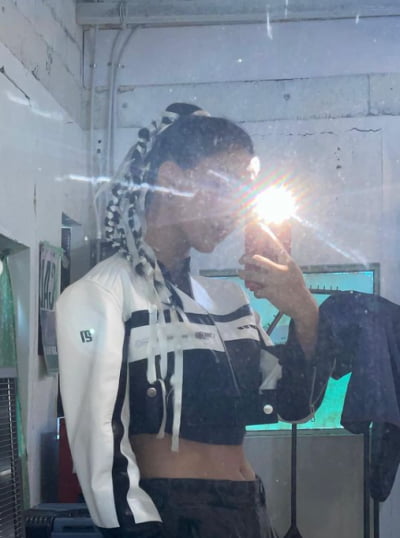 TWICE's Jihyo, belly fat 'sucked in'
