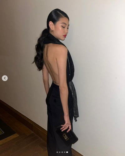 Jeong Ho-yeon, bold backless 'perfect back line'
