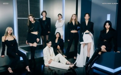 Twice releases second group teaser photo for 'READY TO BE'
