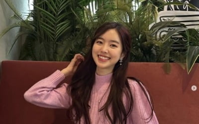 Jin Se-yeon, current status revealed with a bright smile