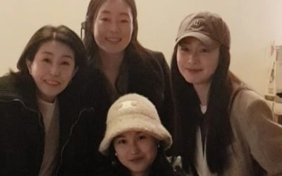 Kim Tae-hee, visuals not covered by a hat