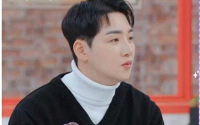 Park takes note, saying, “Congratulatory and condolence expenses alone are 2 million won per month.”