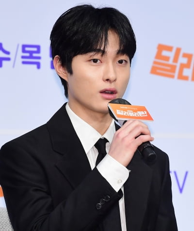Chanyoung Yoon "The script I read while attending college gave me a spirit of challenge."