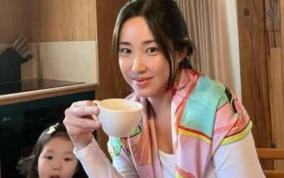 Choi Hee, a full-term pregnant woman who is tempted to drink alcohol.