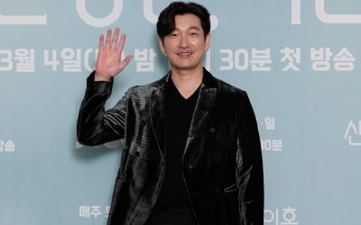 Seungwoo Cho "I can't keep up with my band when playing the piano"