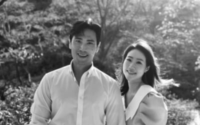 Kim Jae-woo celebrates his 11th wedding anniversary