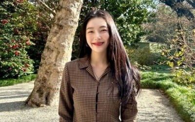 Red Velvet Joy, luxurious visuals and smile