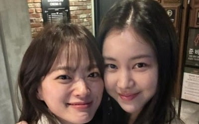 Chun Woo-hee and Kim Ye-won show off their special friendship