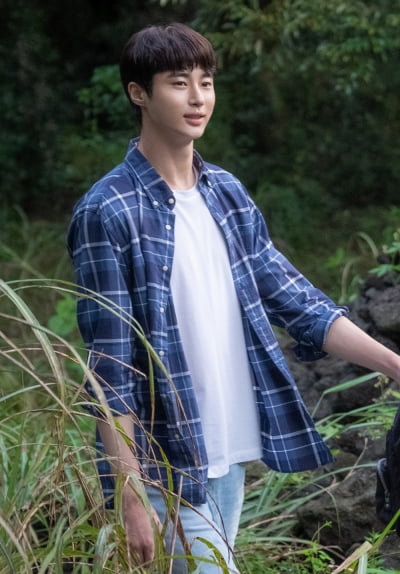 Director Min Yong-geun “Byun Woo-seok feels like something out of Greek mythology”