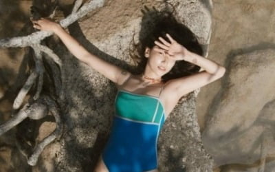 Ha:tfeld, 'Little Mermaid Moment' lying on a rock