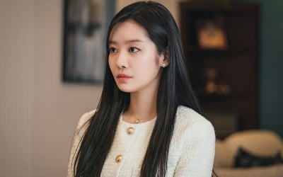 Is this the stewardess Hyejeong? Lose weight and have long hair