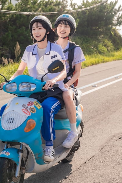 Jeon So-ni, "Kim Da-mi and I get along better because we are not sociable."