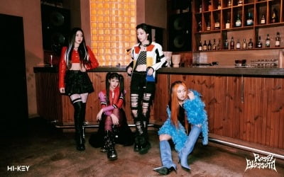 Hi-Key, new song 'A Rose Blooming Between Buildings' takes first place