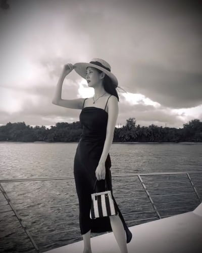 Seohyun, a scene from a black and white movie