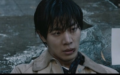 Choo Young-woo was taken to a training camp, tortured, and became a spy.