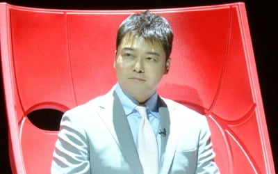 'Muskia' Jeon Hyun-moo becomes an art auctioneer