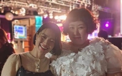 'Pregnant' Ahn Young-mi, a mirage and a striking 'D-line'