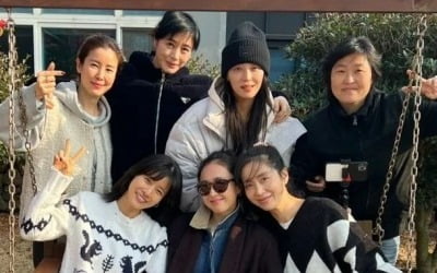 Celebrating the 10th anniversary of Yoo Seon, Kim Hye-soo, and Song Yun-ah meeting