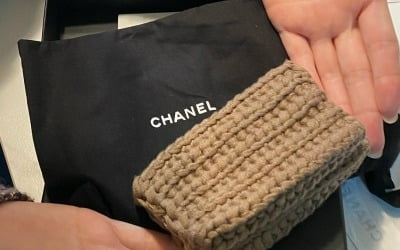 Eunjoo Lee, the luxury Chanel wallet she received from Andy?