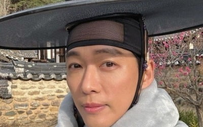 Namgoong Min, a cut with the freshly written 'GOD Actor' man tear-off moment