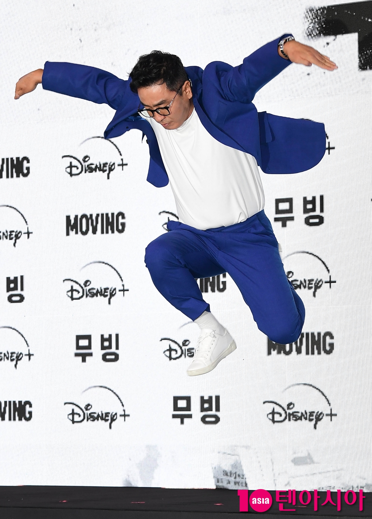 "심장 터질 거 같다"…'무빙' 류승룡, 괴물 장주원 멀끔하게 남우주연상 영예 [2023 ACA & C.OTT]