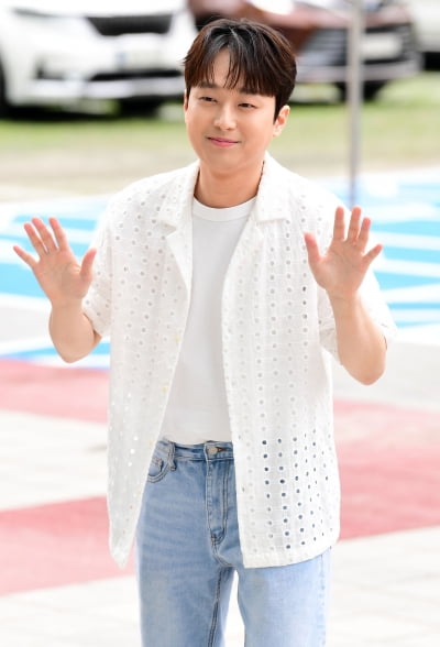 이찬원, '최애' 트로트는 거들 뿐…요리·MC·스포츠 해설 못 하는 게 없는 '찬또배기'[TEN피플]