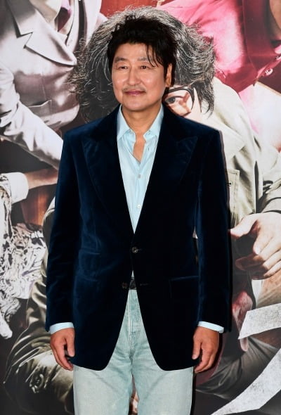 Song Kang-ho, "I'm embarrassed, but I'm glad to be able to greet you."