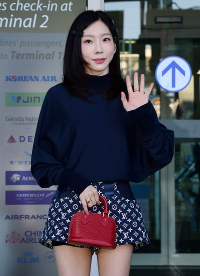 [TEN포토] 태연 '파리 패션쇼 가요'