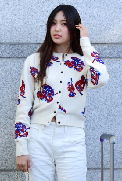 [TEN포토] 뉴진스 혜인 '열일하는 미모'