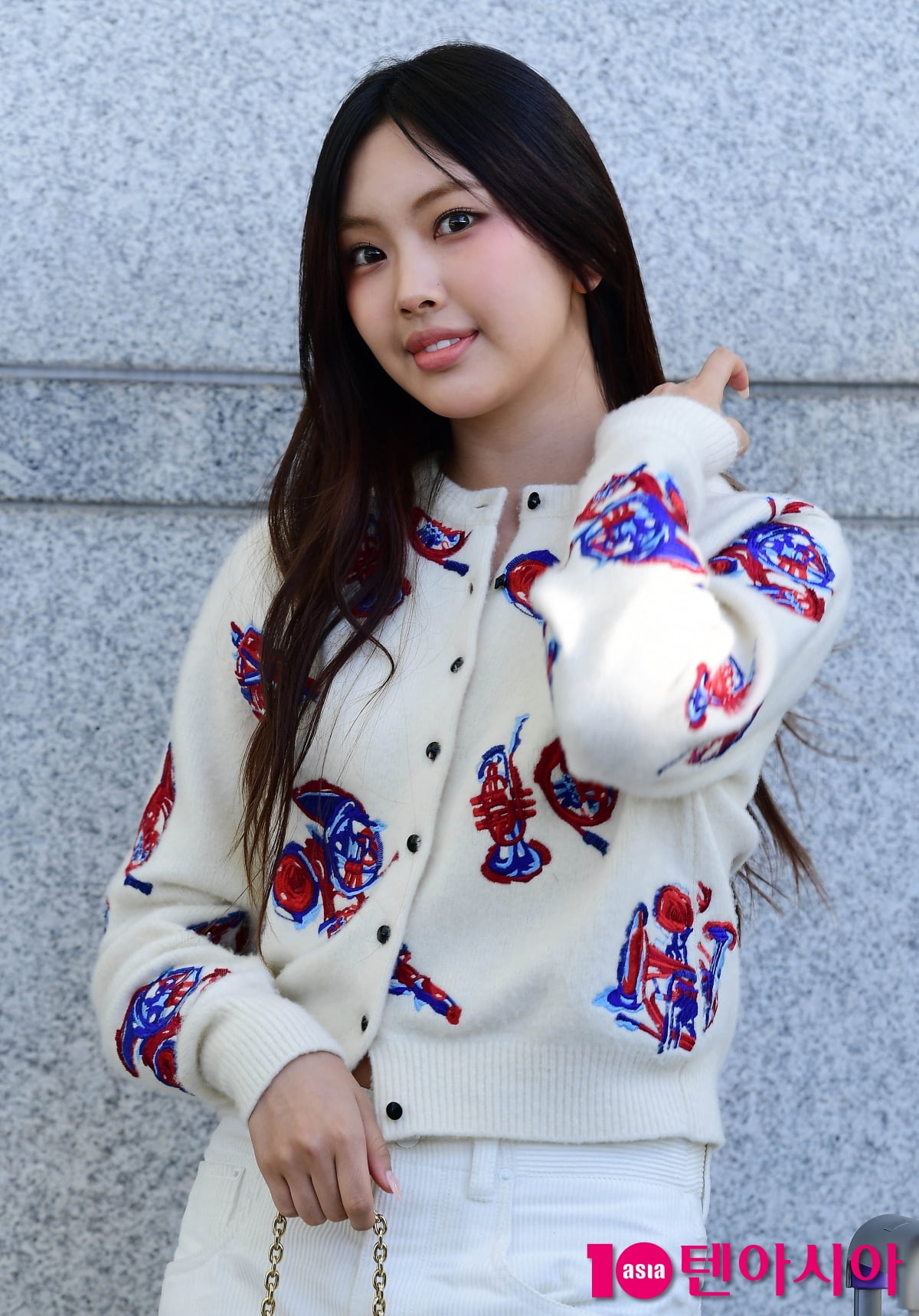 뉴진스 혜인, 예쁨 가득한 요정...청아한 볼하트[TEN포토+]