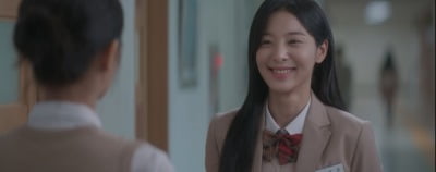 설인아, '반짝이는' 첫사랑 비주얼