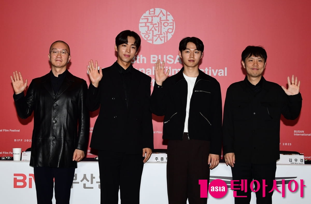 [TEN포토] 윤희영-주종혁-김우겸-장건재 감독 'BIFF 개막작 '한국이 싫어서' 주역들'