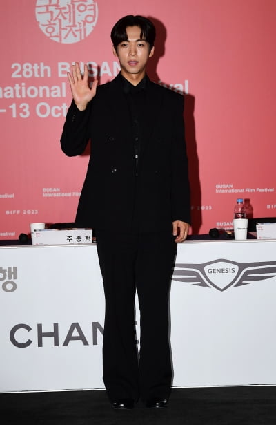 [TEN포토] 주종혁 '머리부터 발끝까지 시크한 블랙'