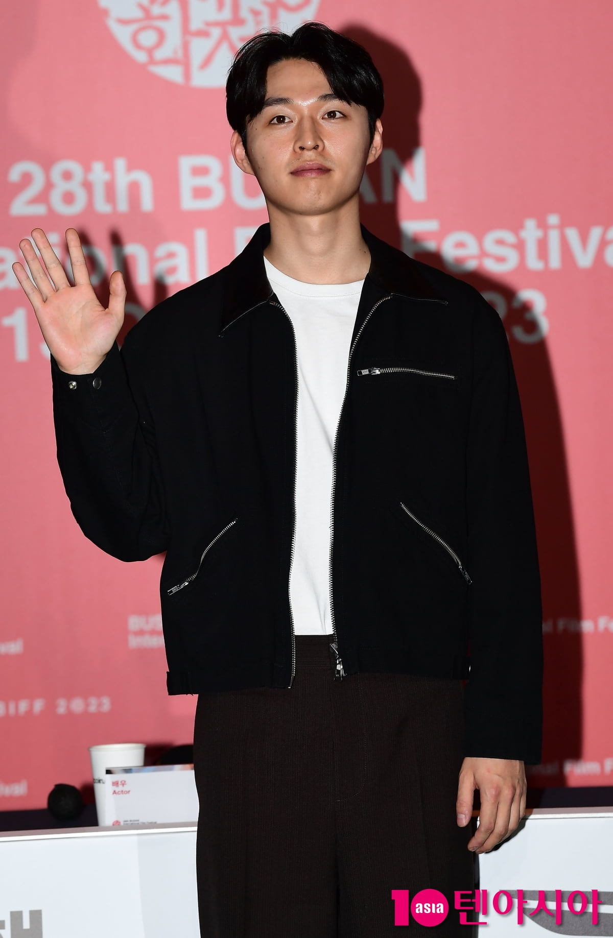 [TEN포토] 김우겸 "고아성 선배 아프신거 나으세요"