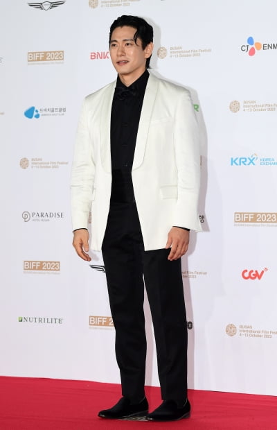 [TEN포토] 유태오 '돋보이는 외모'