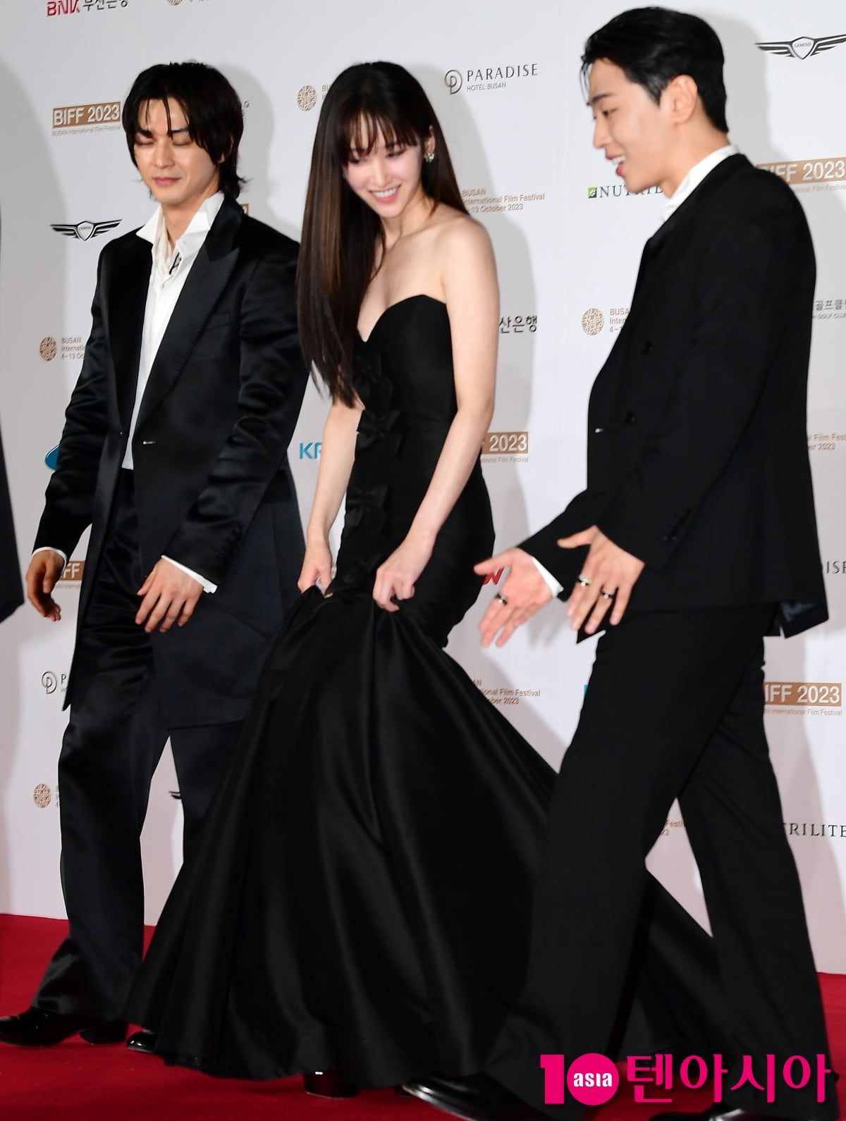 품격 넘친 송강호·주윤발 →굳세어라 박은빈, 28th BIFF 내홍 딛고 닻 올렸다 [종합]