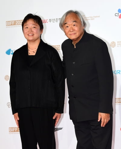 [TEN포토] 백건우-백진희 부녀 '故윤정희 배우를 기억하며'
