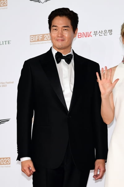 [TEN포토] 유지태 '태평양 어깨'